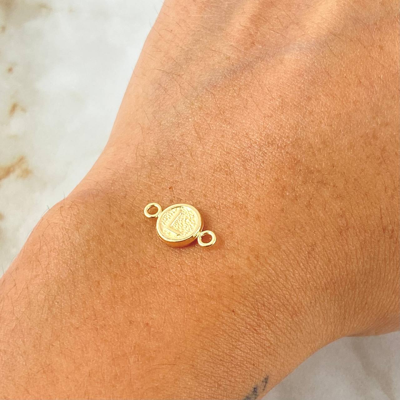 Herraje Letra L 0.4gr / 1.4cm / Oro Amarillo 18K