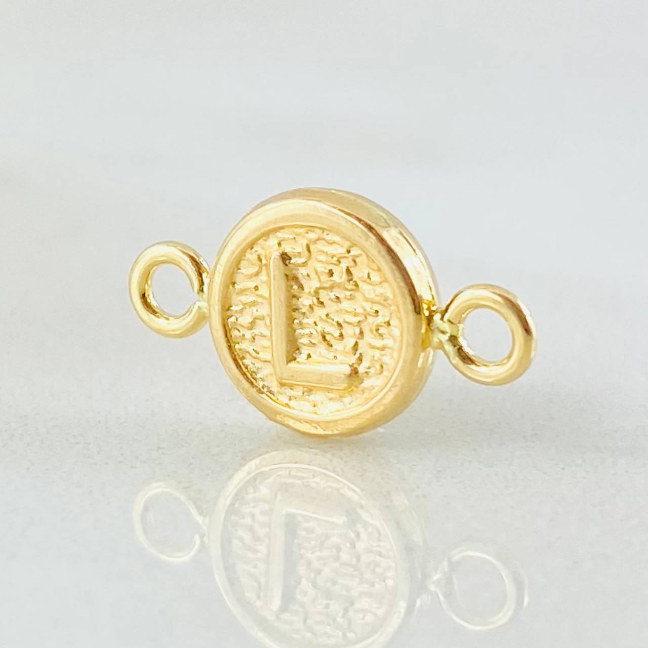 Herraje Letra L 0.4gr / 1.4cm / Oro Amarillo 18K
