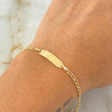Pulso Bebé Aro Seguido Placa Rectangular Curva 1.4gr / 15.5cm / Oro Amarillo 18K *