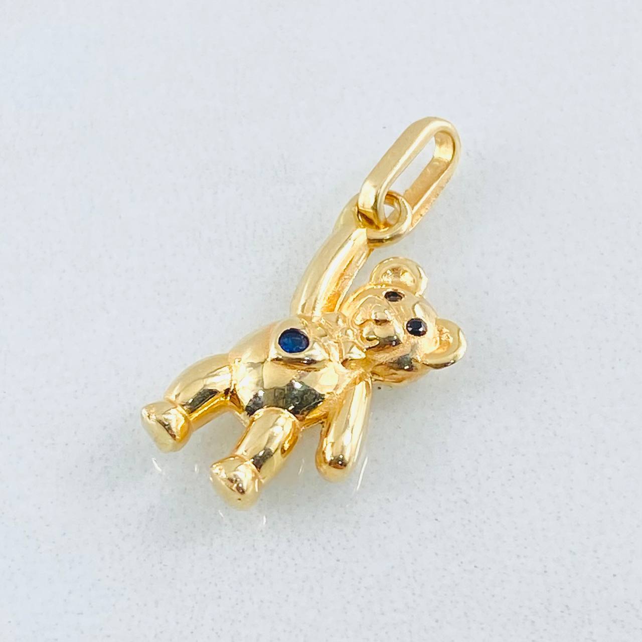 Dije Oso Manito Arriba 1.85gr / 2.4cm / Oro Amarillo 18K