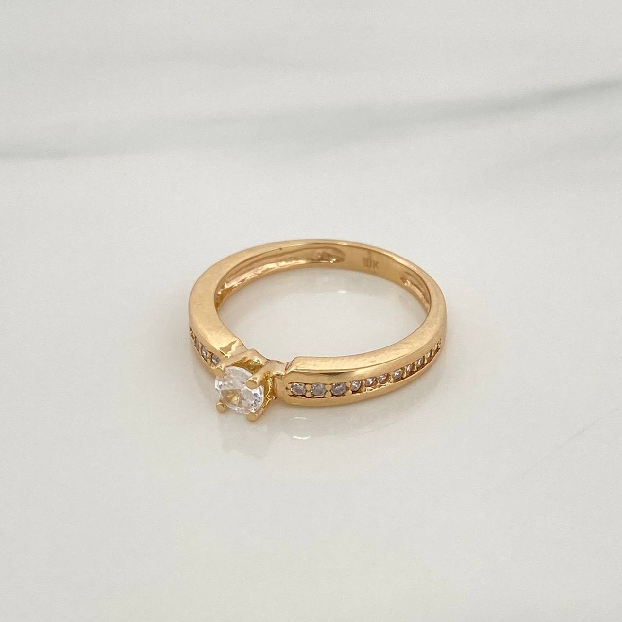 Anillo Solitario Churumbela 3.25gr / T6 1/2 / 2.3cm / Oro Amarillo 18K $