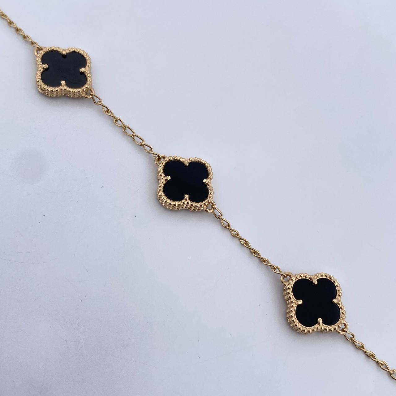 Pulso Espiga Trebol Gradual 5.6gr / 16.5cm-18.8cm / 1.5mm Onix Negro Oro Amarillo Nac.Esp. 18K $