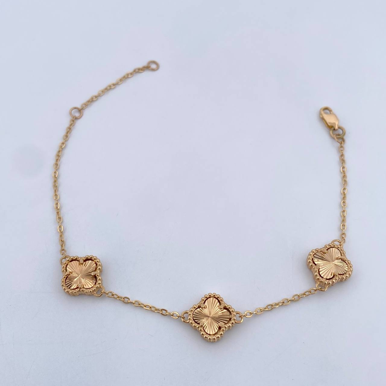Pulso Espiga Trebol  Gradual 4.7gr / 16.2cm-19cm / 1.4mm Diamantado Oro Amarillo Nac.Esp. 18K $