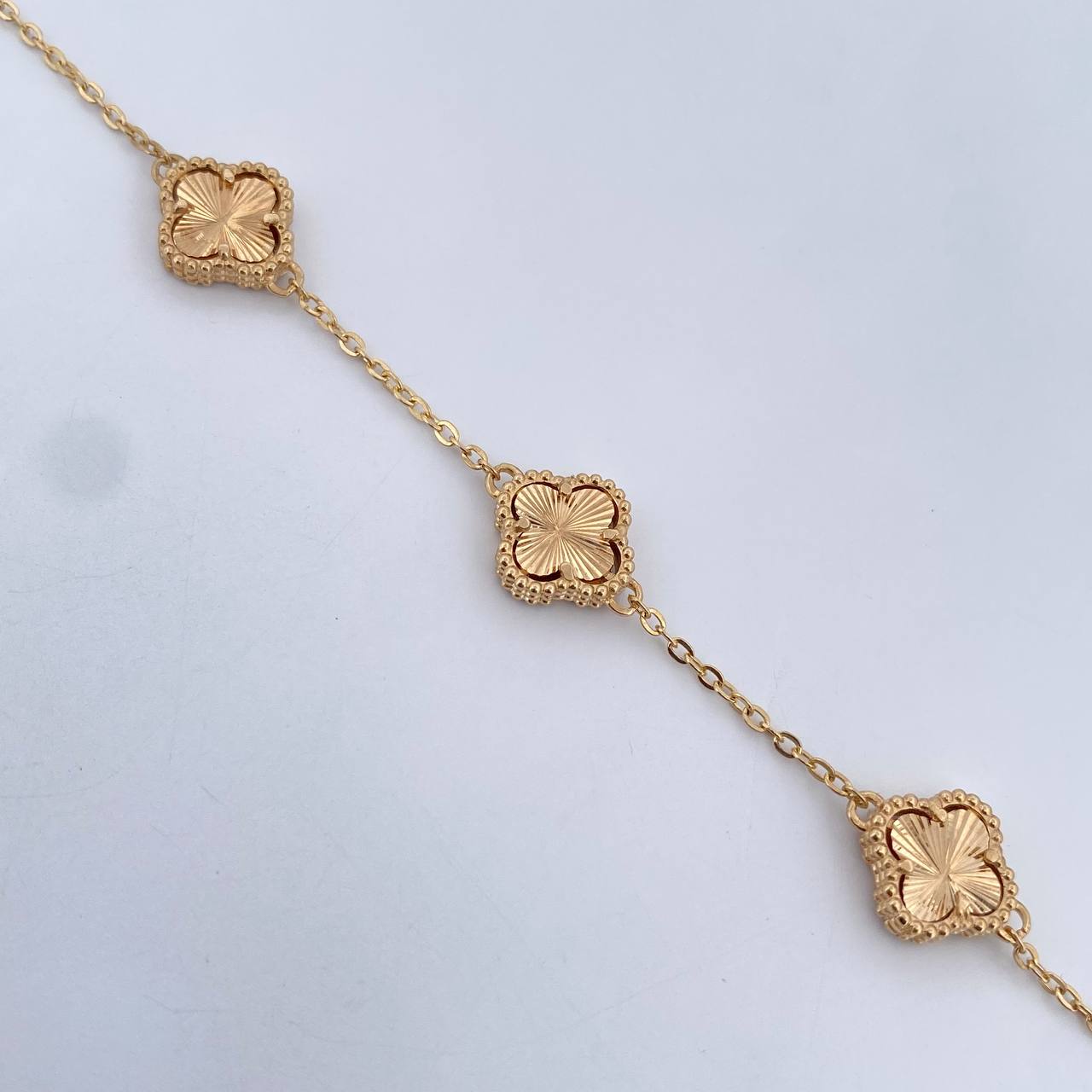 Pulso Espiga Trebol  Gradual 4.7gr / 16.2cm-19cm / 1.4mm Diamantado Oro Amarillo Nac.Esp. 18K $