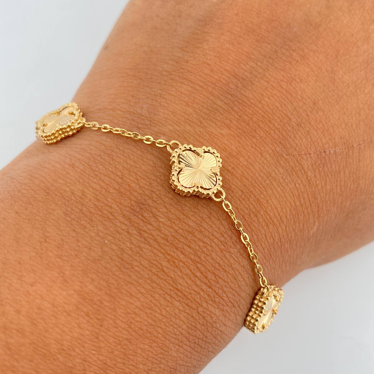 Pulso Espiga Trebol  Gradual 4.7gr / 16.2cm-19cm / 1.4mm Diamantado Oro Amarillo Nac.Esp. 18K $