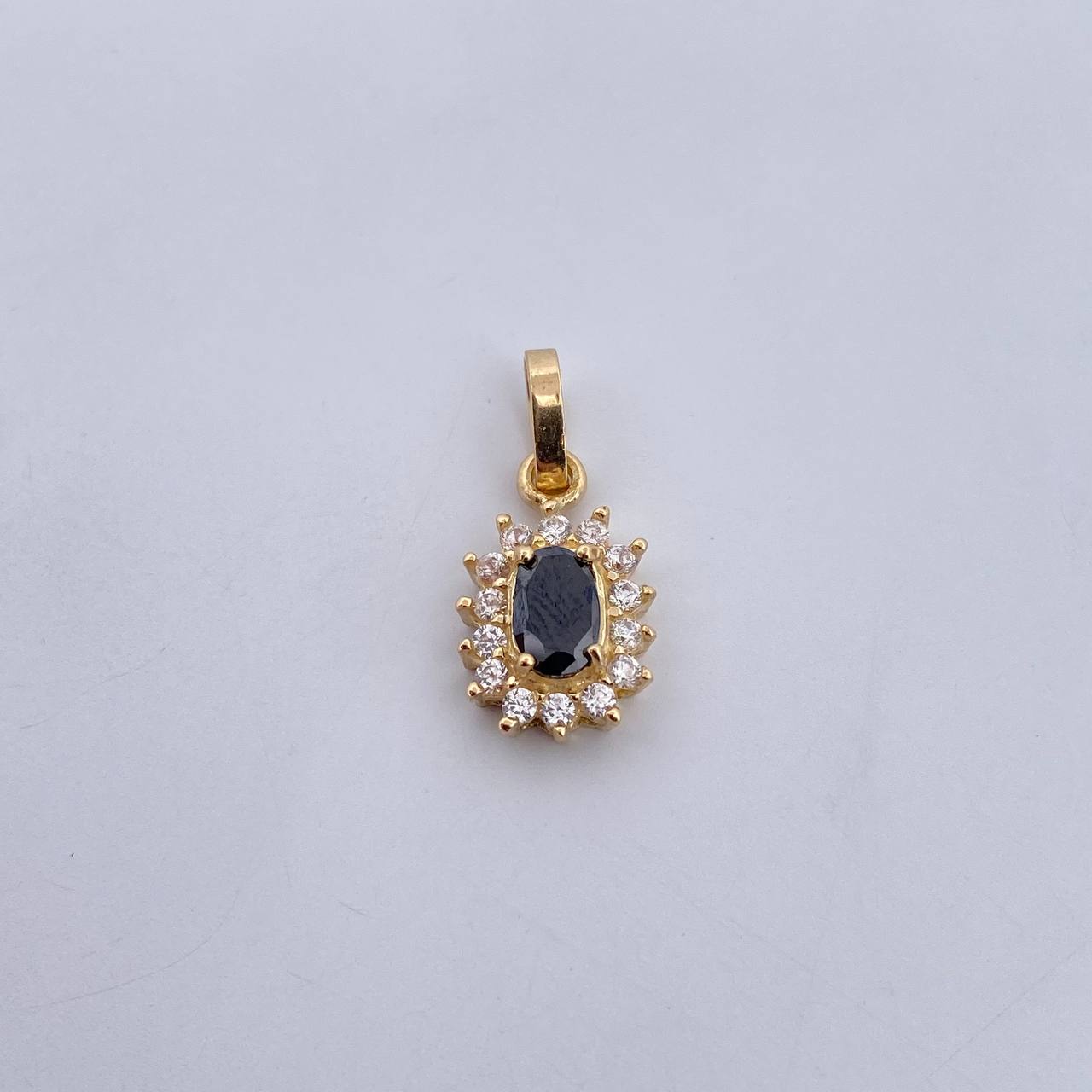 Dije Halo 1.35gr / 1.8cm / Circones Negro Blancos Oro Amarillo 18K &