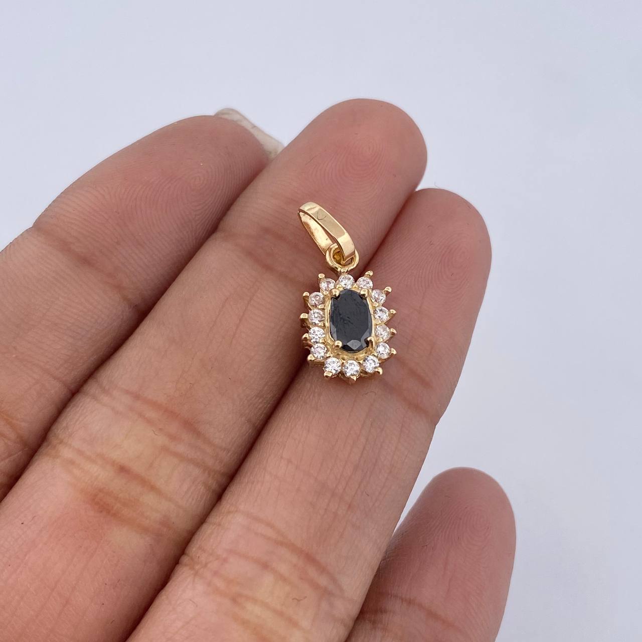 Dije Halo 1.35gr / 1.8cm / Circones Negro Blancos Oro Amarillo 18K &