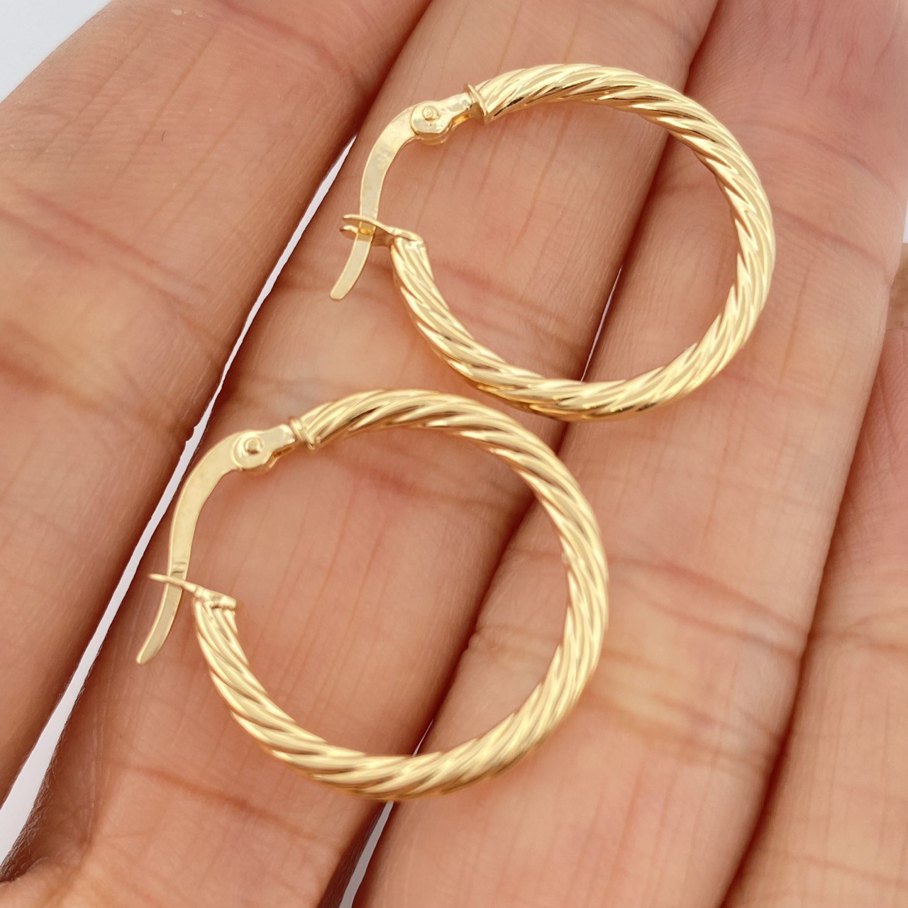 Candongas Mary 1.55gr / 2.3cm / Oro Amarillo 18K $