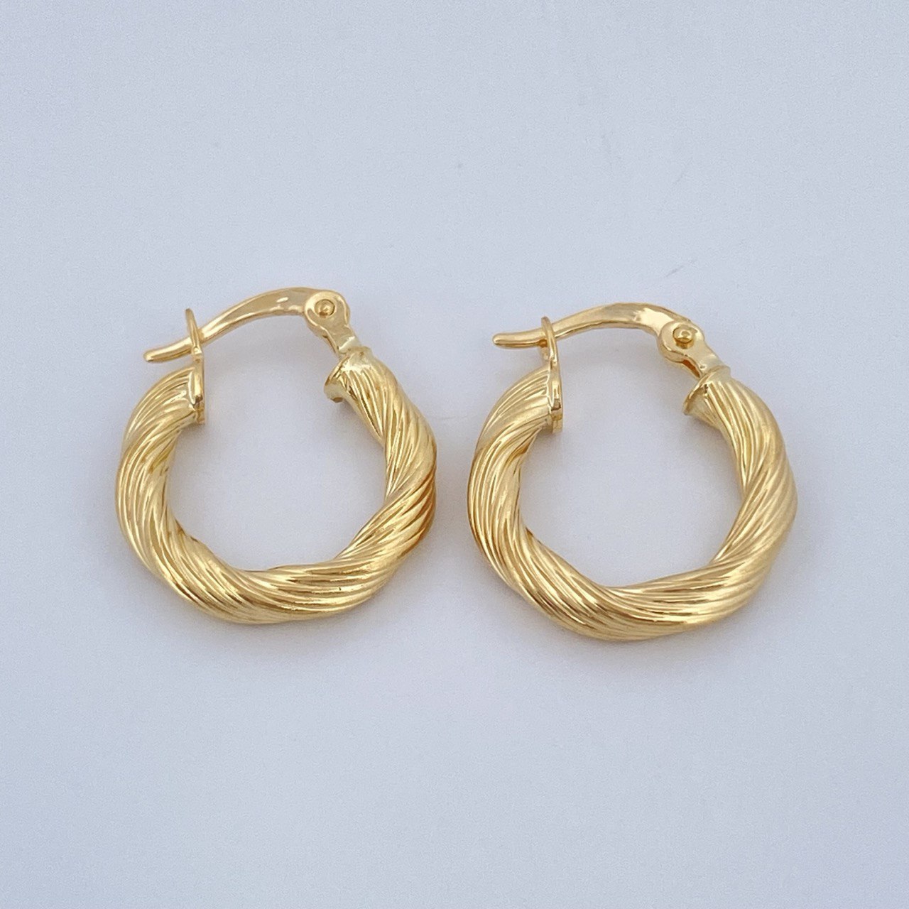 Candongas Mary 1.5gr / 1.6cm / Oro Amarillo 18K $
