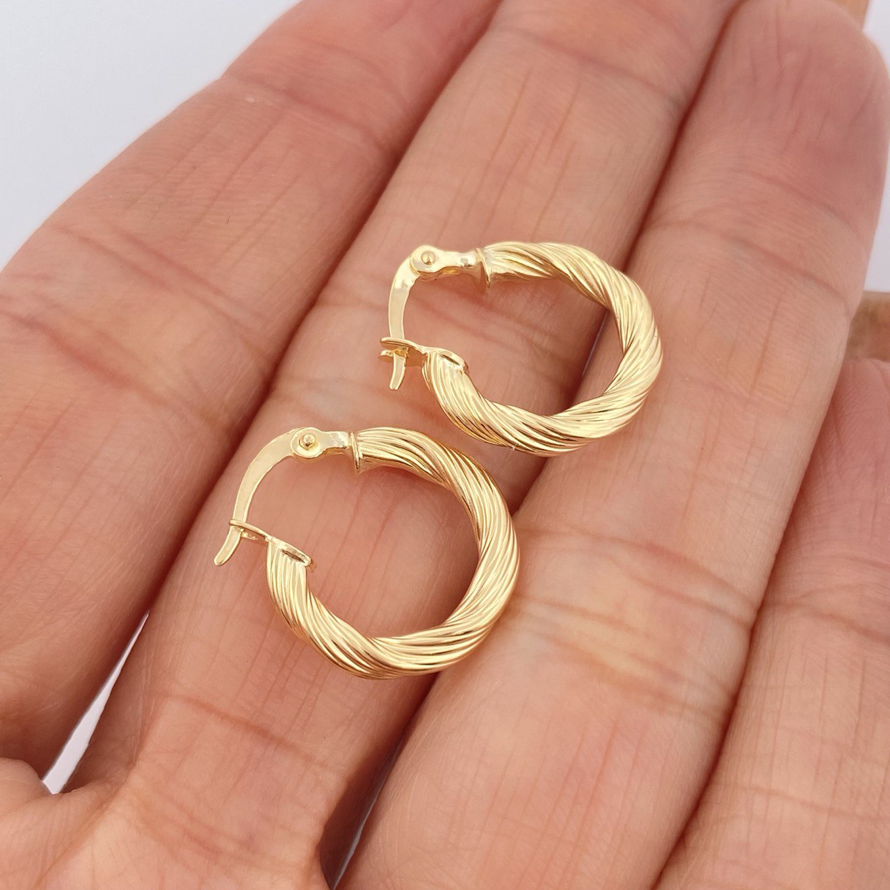 Candongas Mary 1.5gr / 1.6cm / Oro Amarillo 18K $
