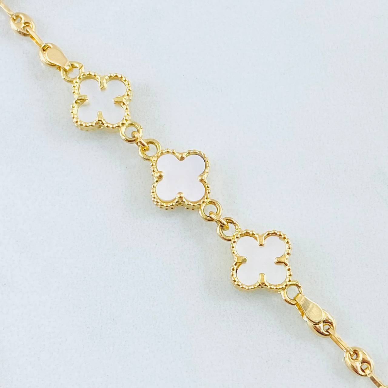 Pulso GC Trebol Blanco 4.95gr / 18.5cm / Oro Amarillo Nac.Esp. 18K ©
