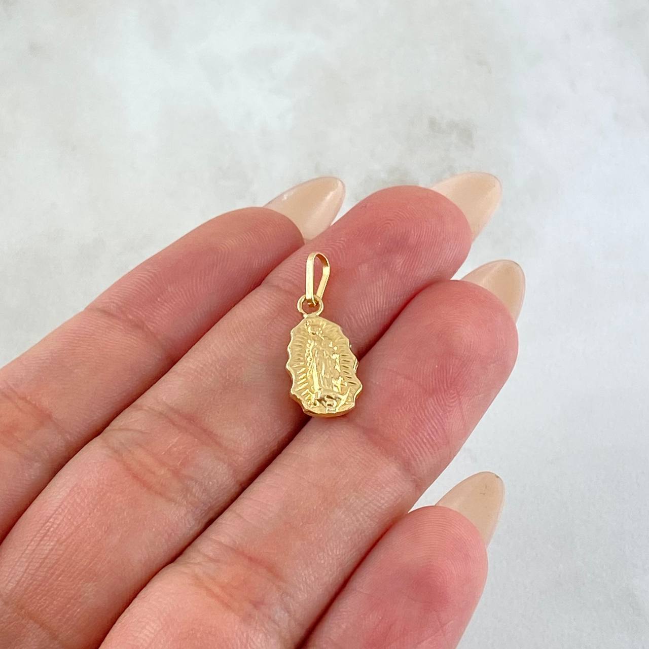 Dije Virgen Guadalupe 0.55gr / 2cm / Oro Amarillo 18K ©
