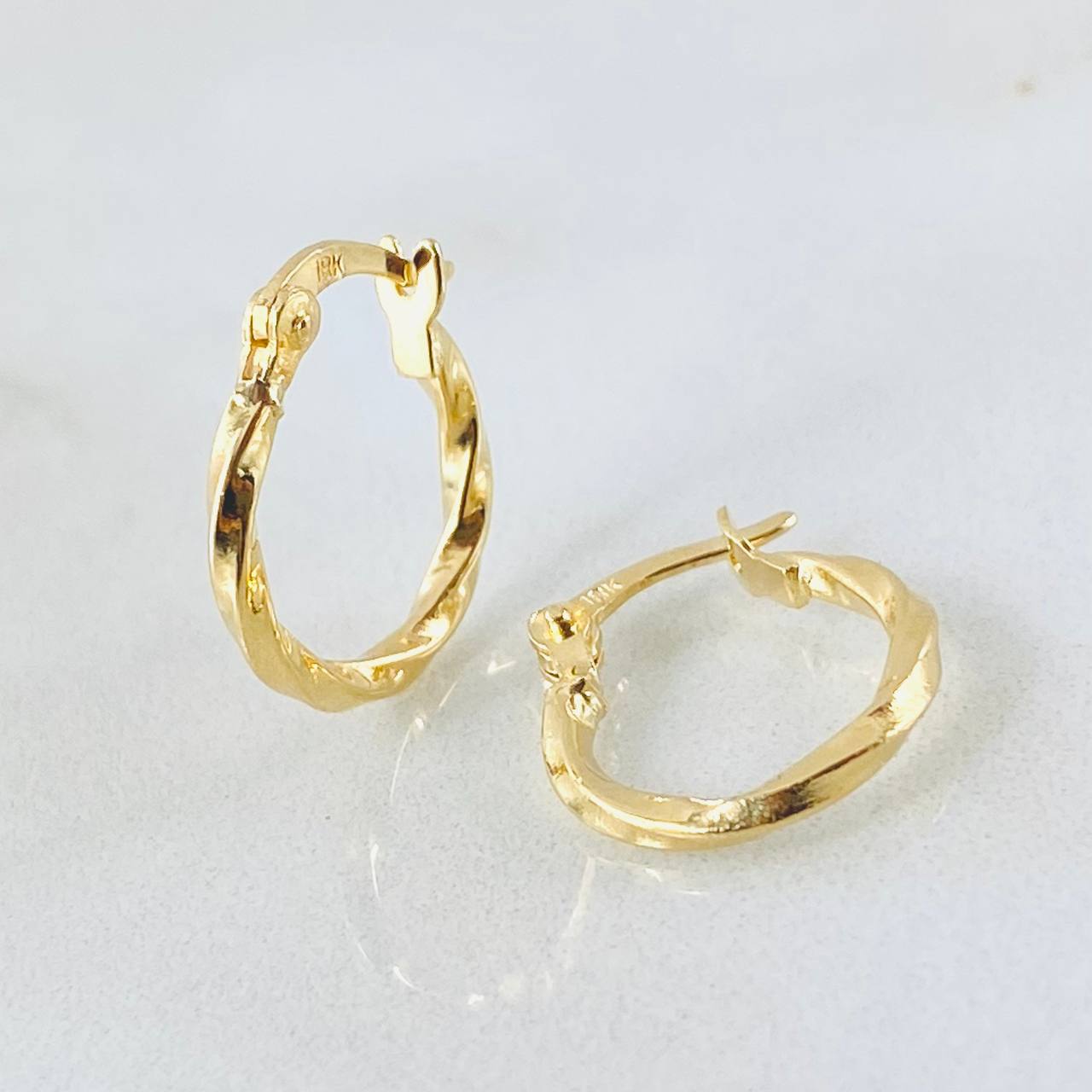 Candongas Kari 0.85gr / 1.5cm / Oro Amarillo 18K