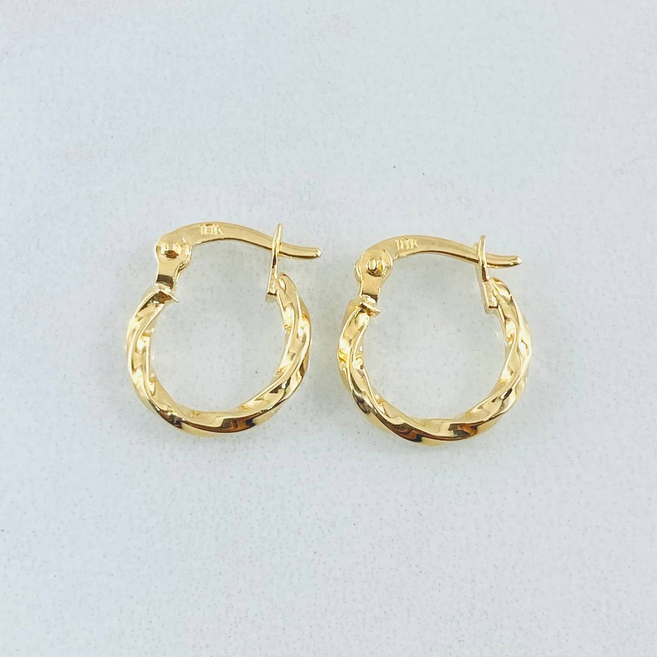 Candongas Kari 0.7gr / 1.3cm / Oro Amarillo 18K