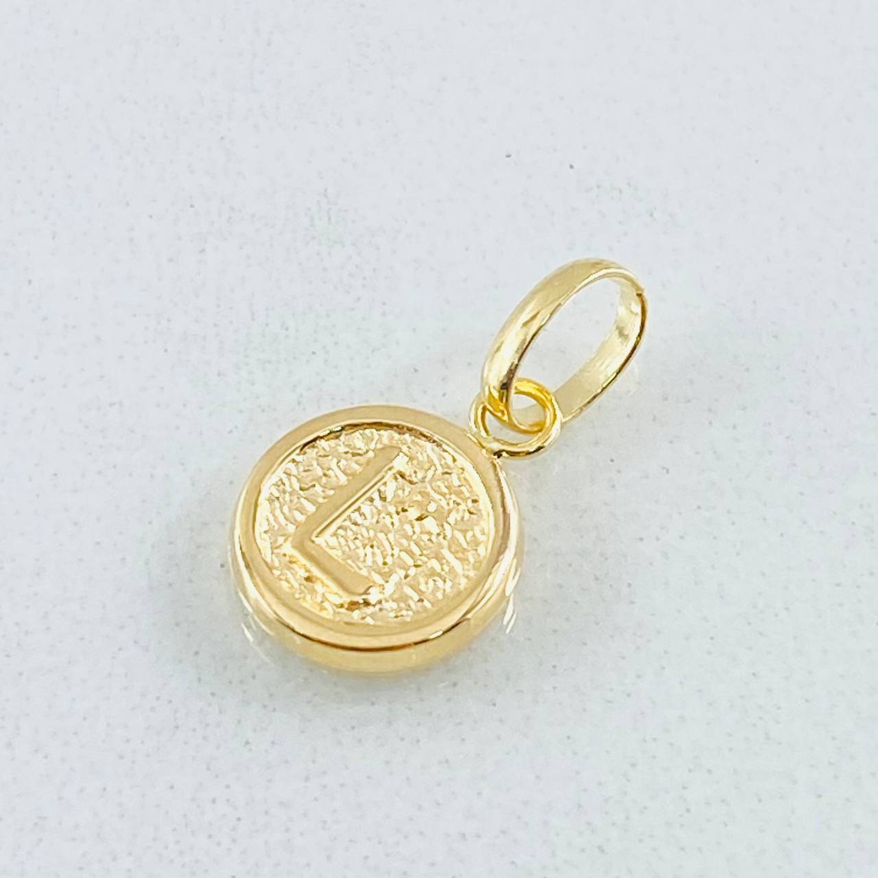 Dije Letra L 0.4gr / 1.5cm / Oro Amarillo 18K