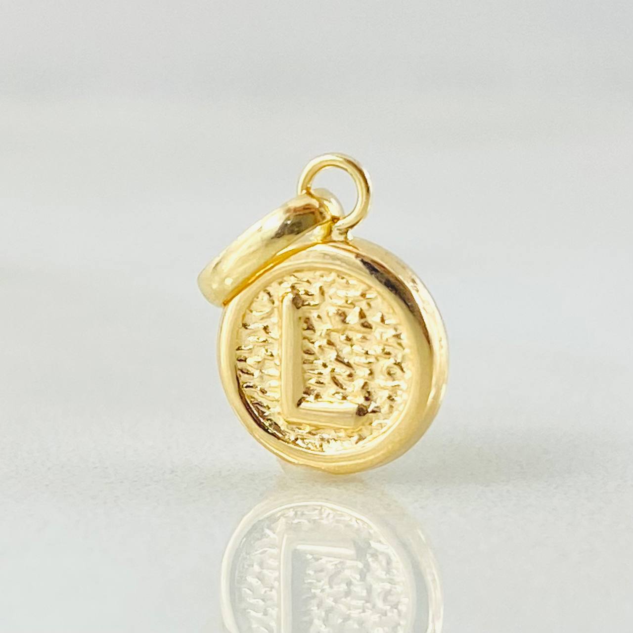 Dije Letra L 0.4gr / 1.5cm / Oro Amarillo 18K