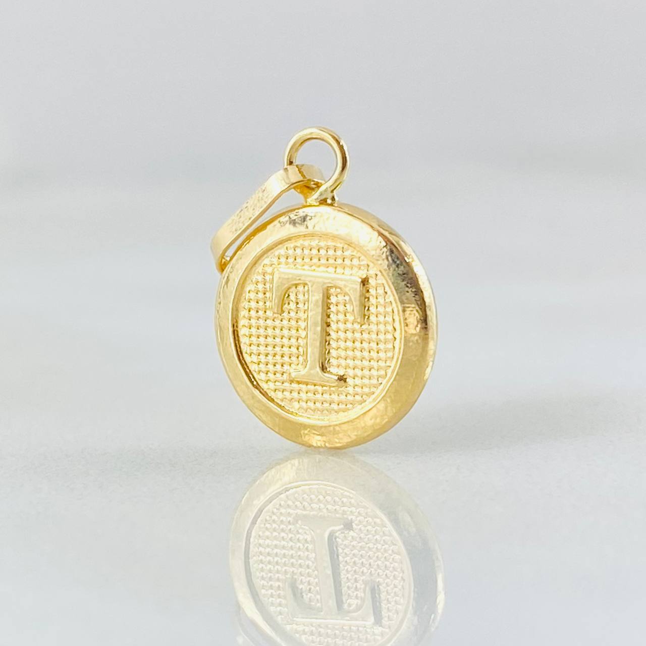 Dije Letra T 0.65gr / 2cm / Oro Amarillo 18K ©