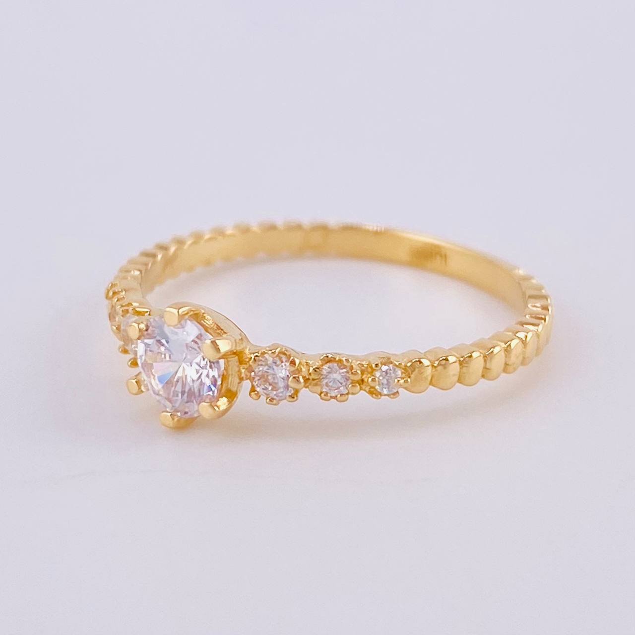 Anillo Solitario Chispa Escalada 1.9 g / T6 Oro Amarillo 18K