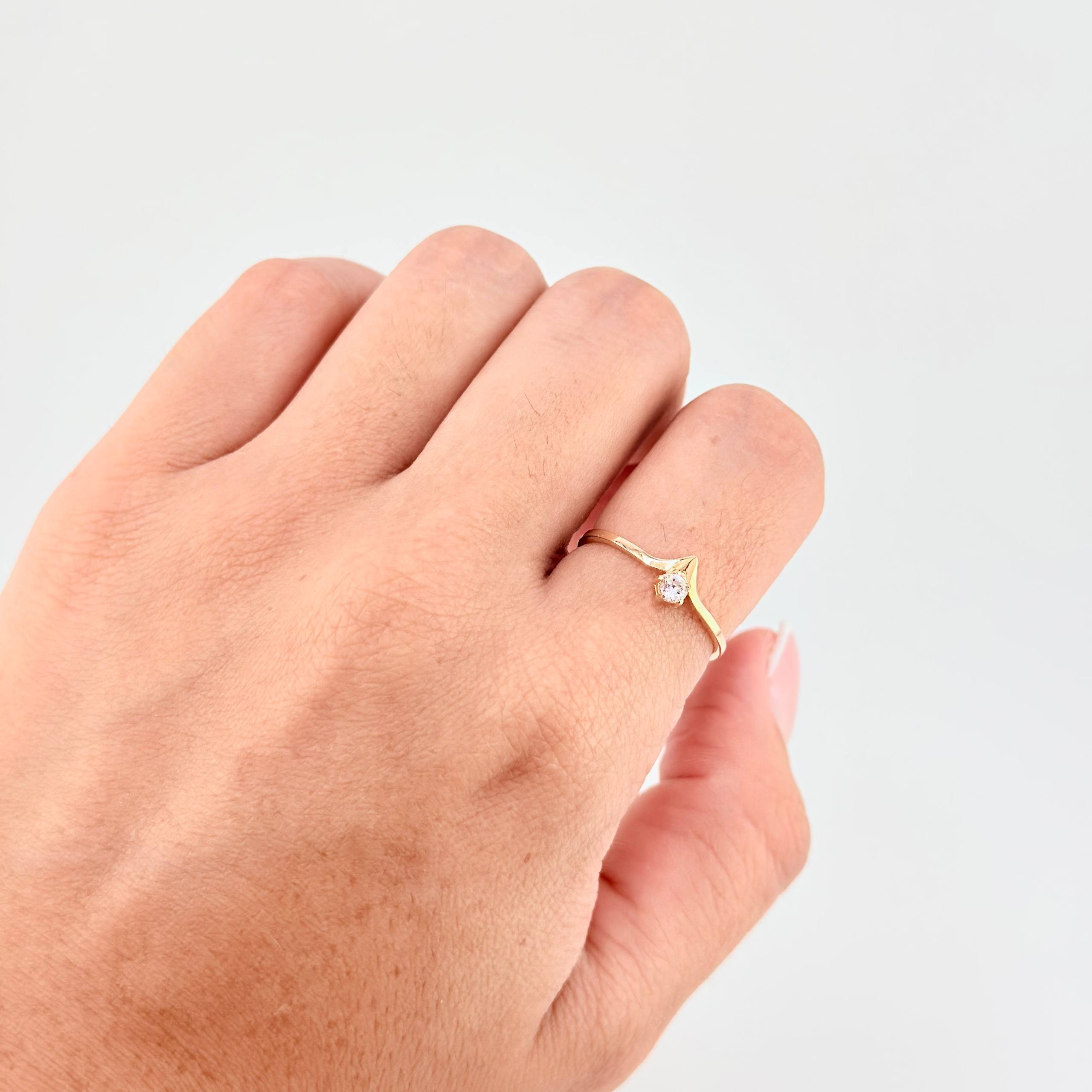 Anillo Solitario Vendetta 1.25gr / T7 1/2 / Oro Amarillo 18K ©