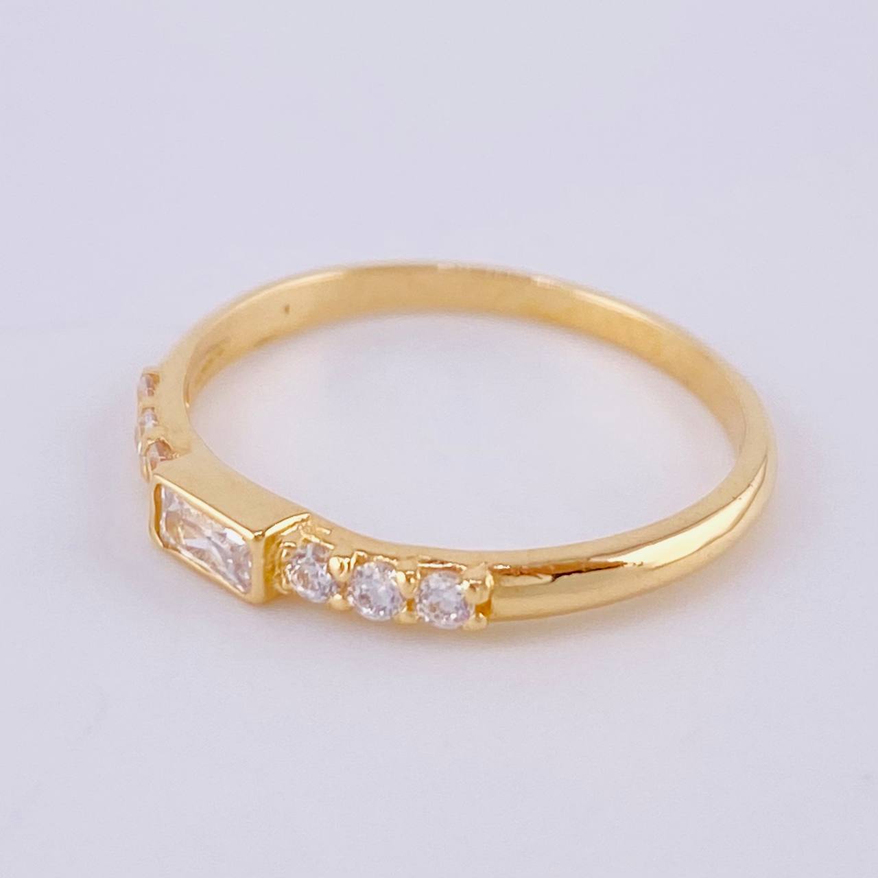 Anillo Baguette Seis Estrellas 1.55 g / T7 Oro Amarillo 18K