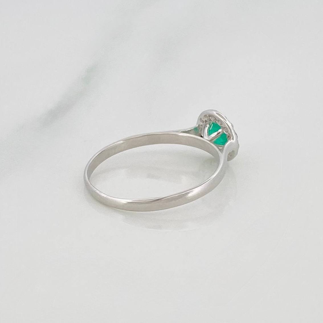 Anillo Solitario Halo Esmeralda 14 Pts 1 g / T6 1/2 Plata 925