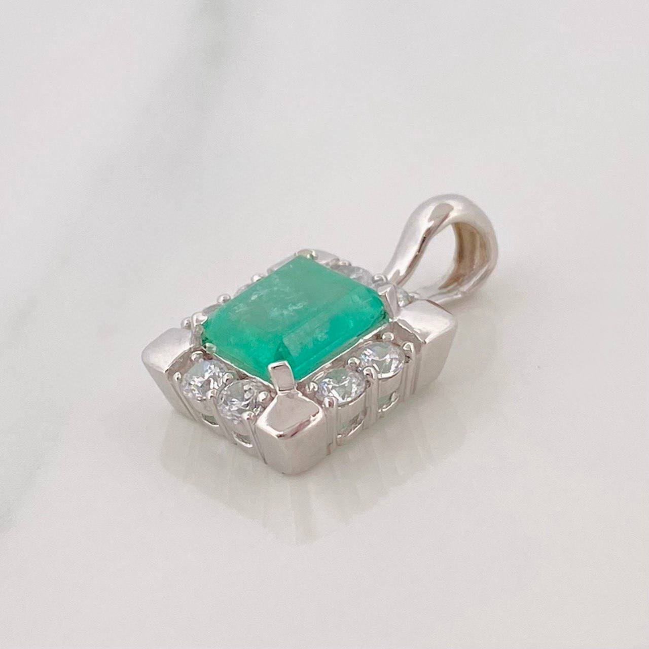 Dije Halo Esmeralda 1.22 Qts 1.7 g / 2 cm Plata 925