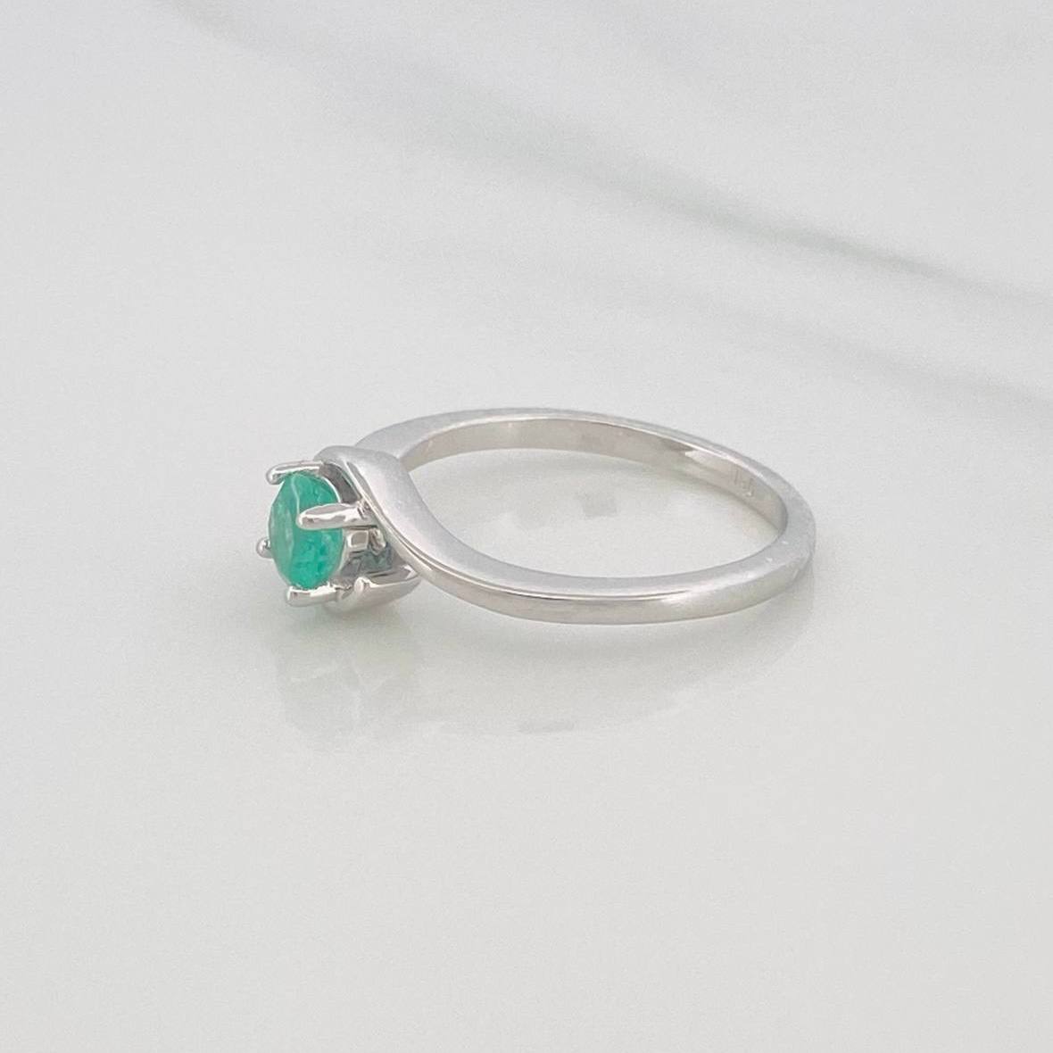 Anillo Solitario Esmeralda 41 Pts 2.05 g / T5 1/2 Plata 925