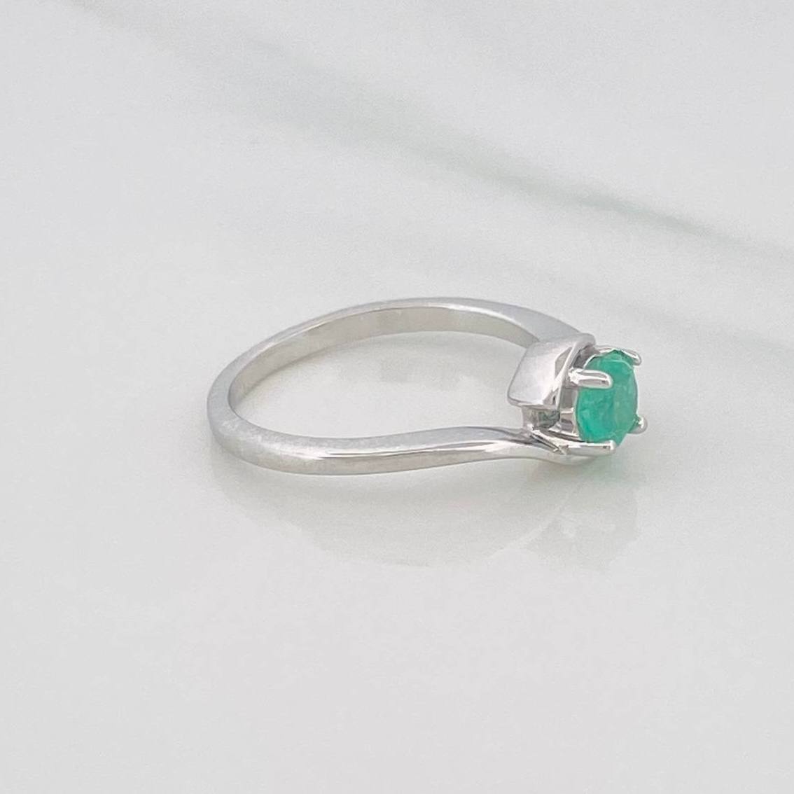 Anillo Solitario Esmeralda 41 Pts 2.05 g / T5 1/2 Plata 925