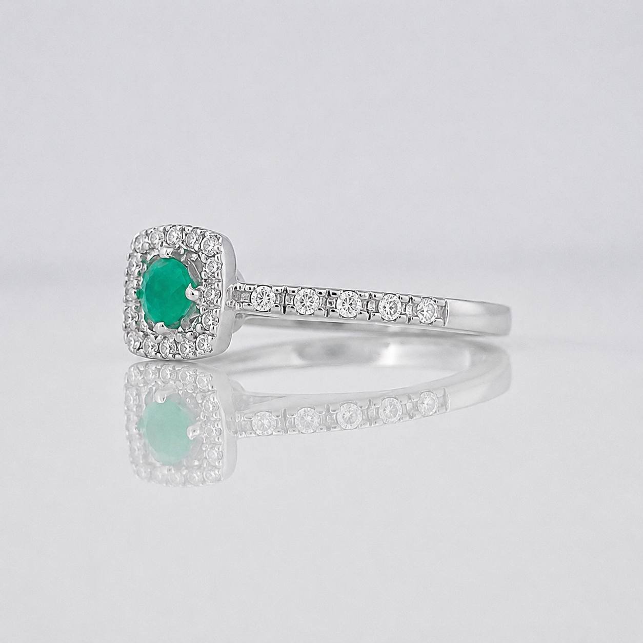 Anillo Halo Cuadrado Esmeralda 14 Pts 2.1 g / T7 3/4 Plata 925