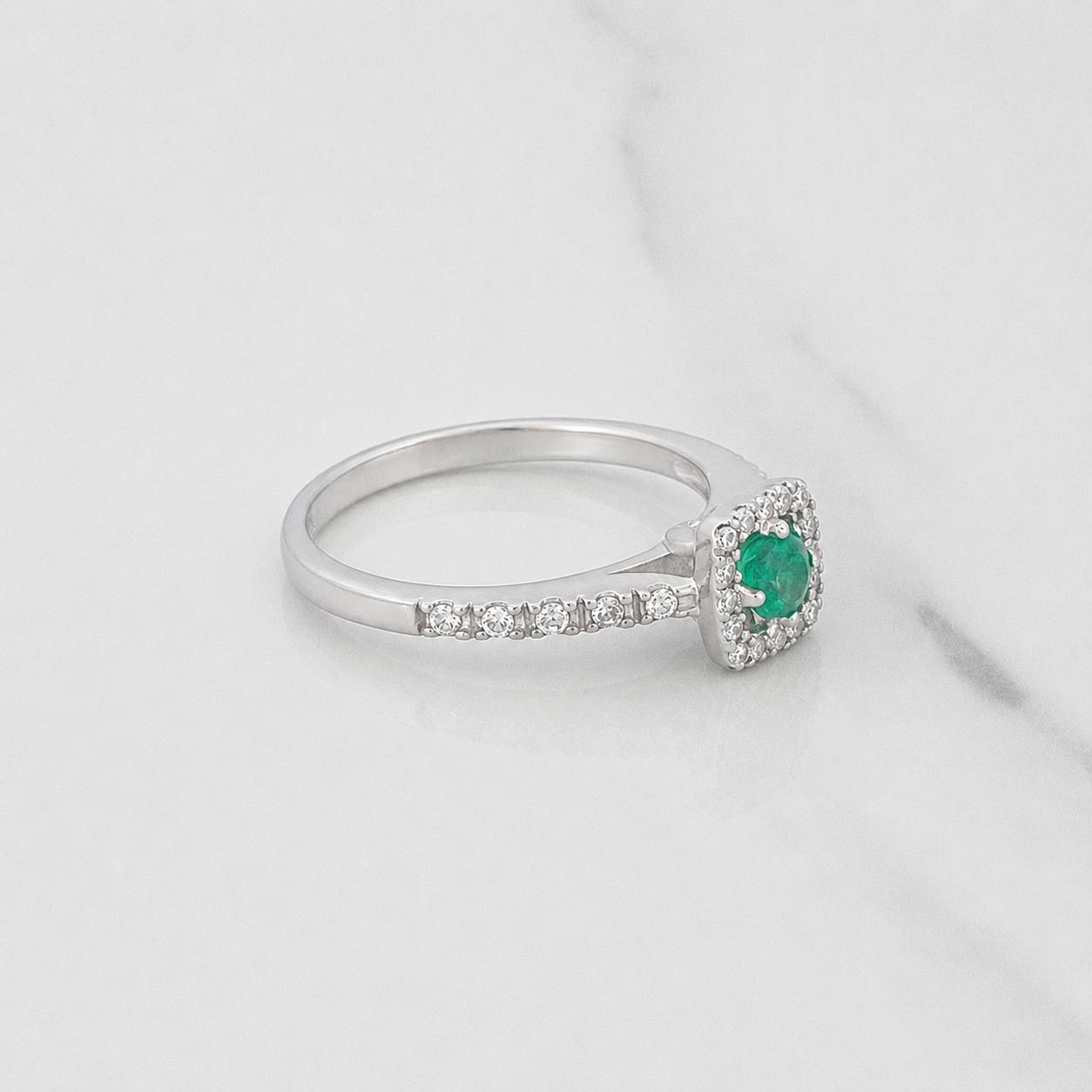 Anillo Halo Cuadrado Esmeralda 14 Pts 2.1 g / T7 3/4 Plata 925