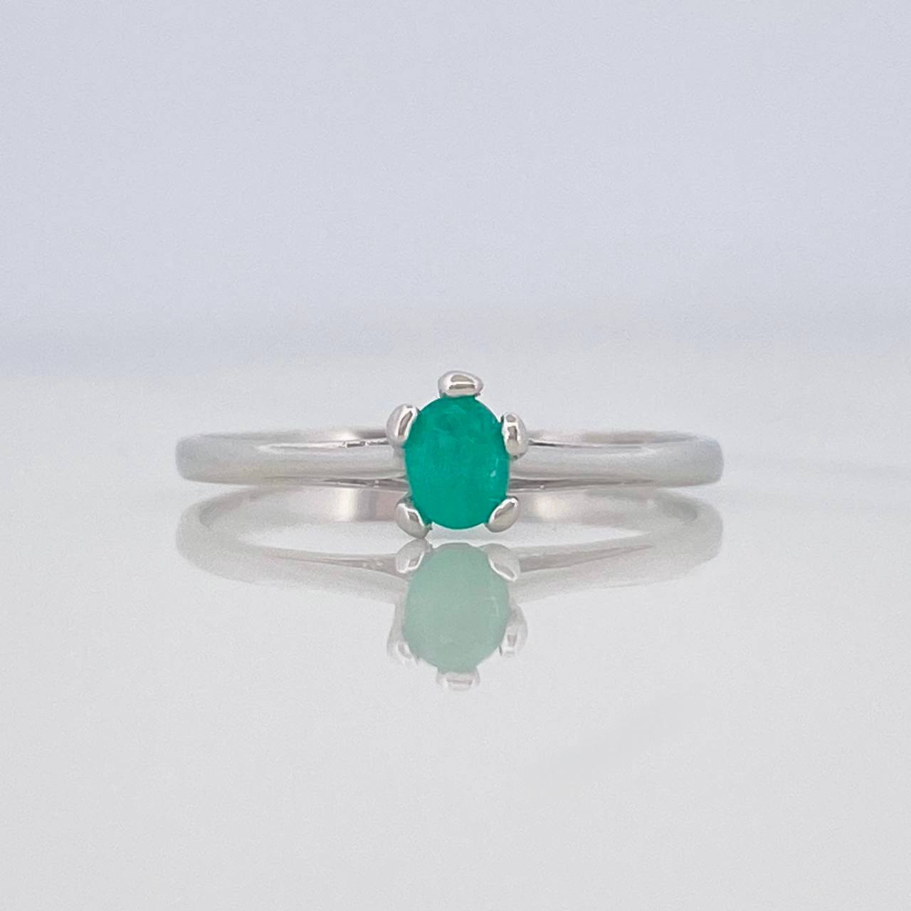 Anillo Ovalo Esmeralda 28 Pts 1.25 g / T7 1/4 Plata 925
