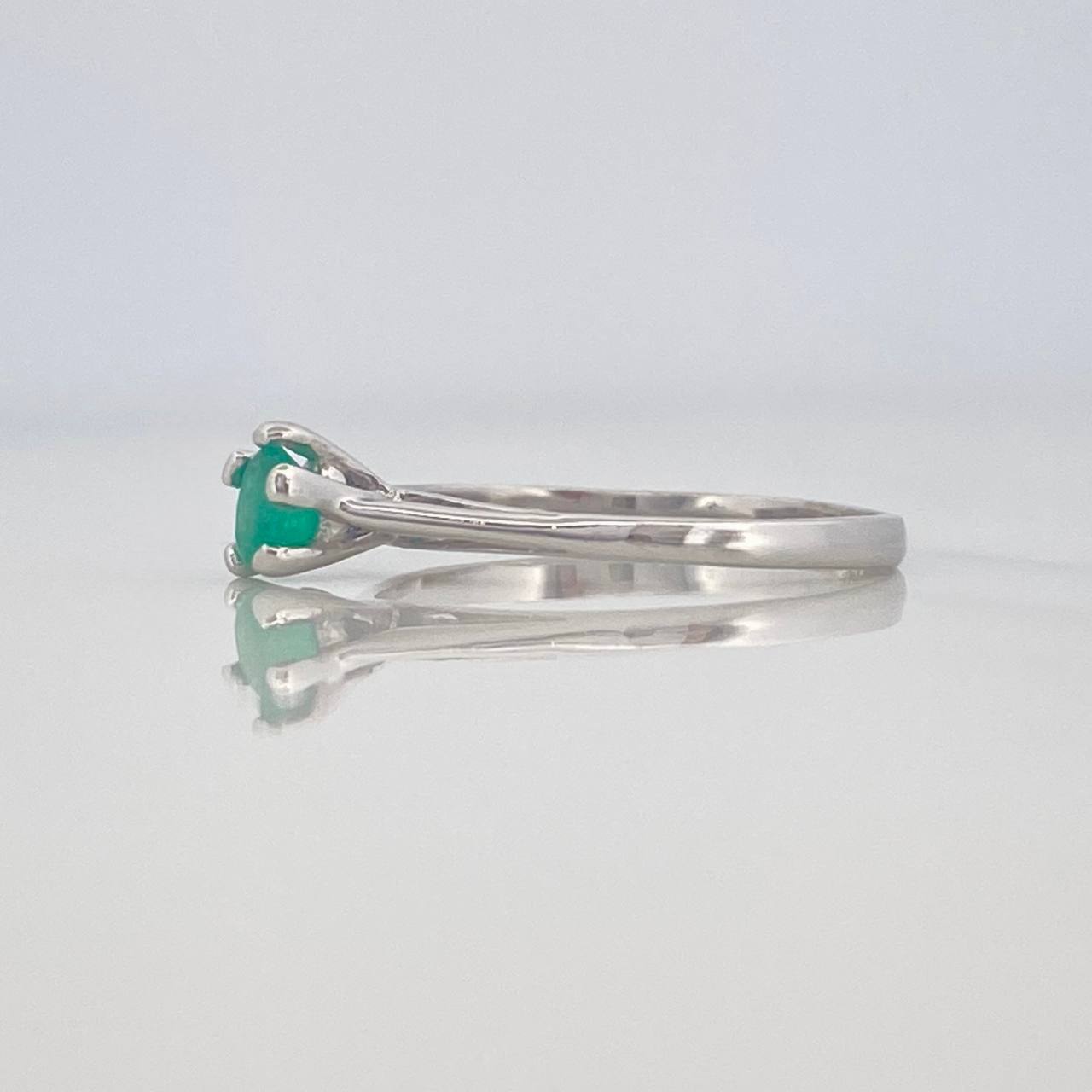 Anillo Solitario Ovalo Esmeralda Pts 1.2 g / T7 Plata 925