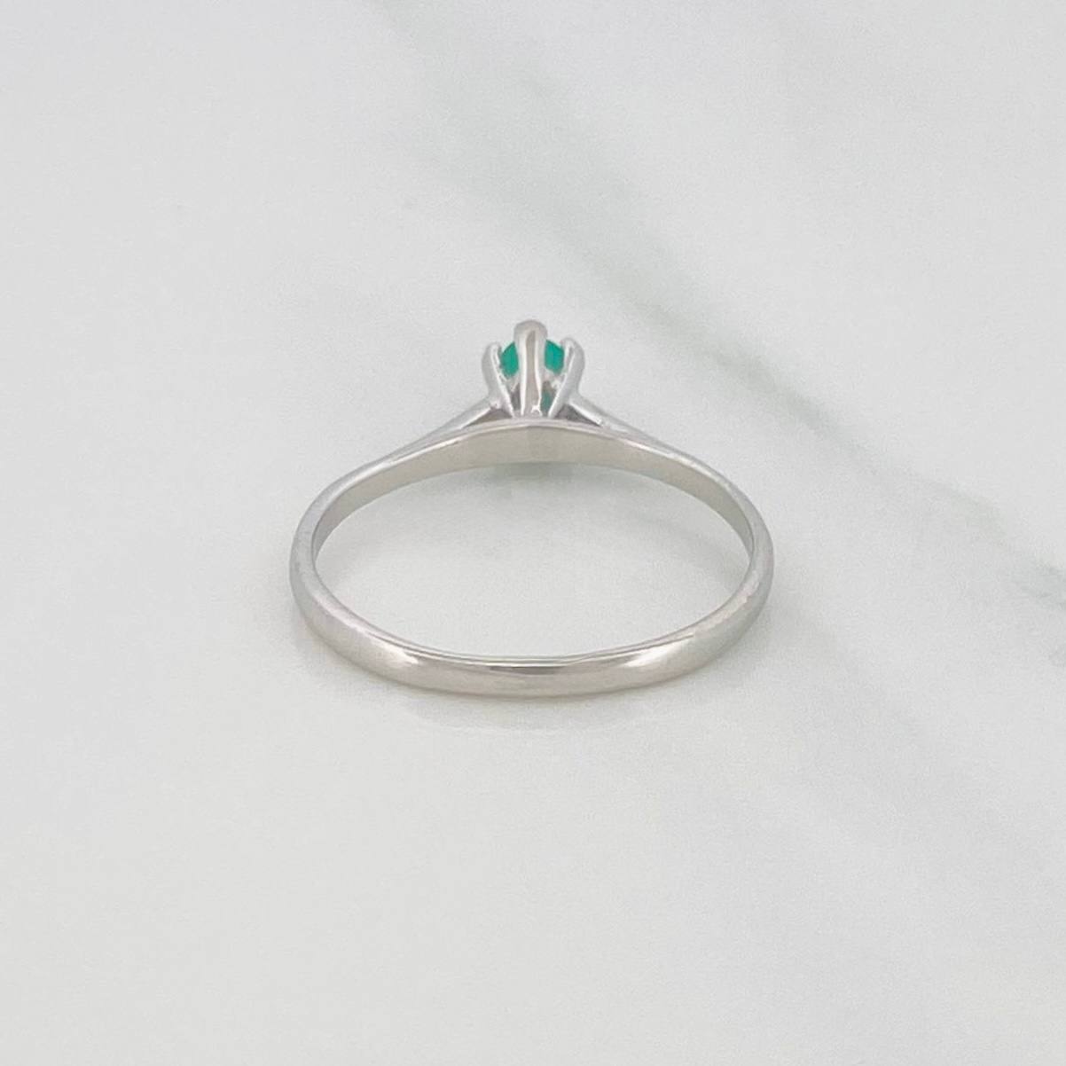 Anillo Ovalo Esmeralda 28 Pts 1.25 g / T7 1/4 Plata 925