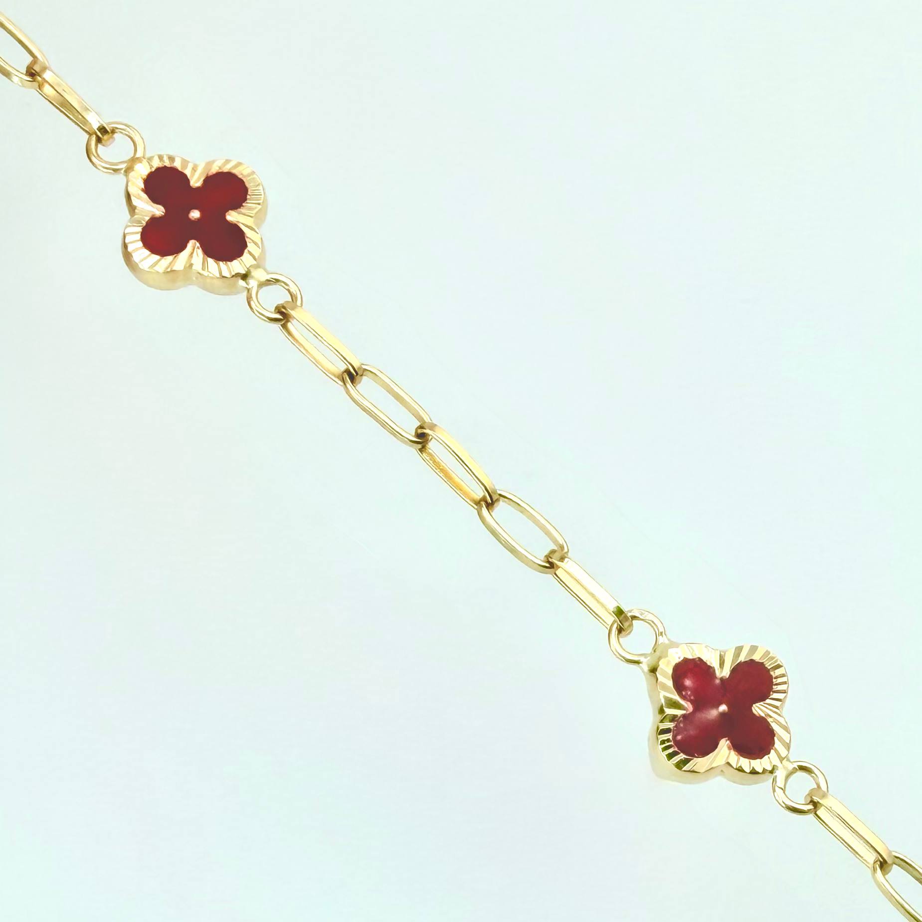 Pulso Cajon Trebol Rojo 3.4gr / 18cm / 8.1mm Oro Amarillo 18K