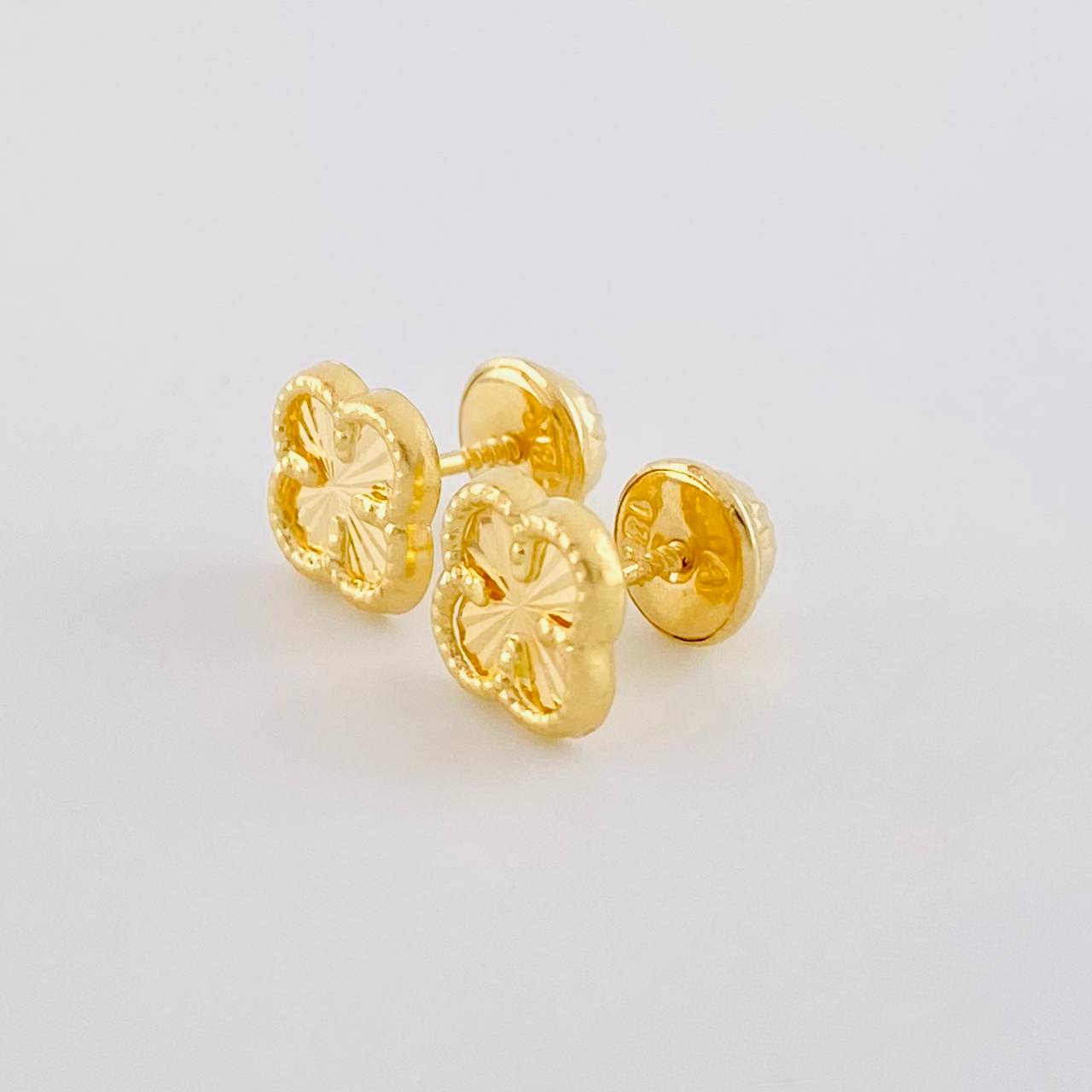 Topos Trebol 0.55 g / 6.95 mm Oro Amarillo 18K
