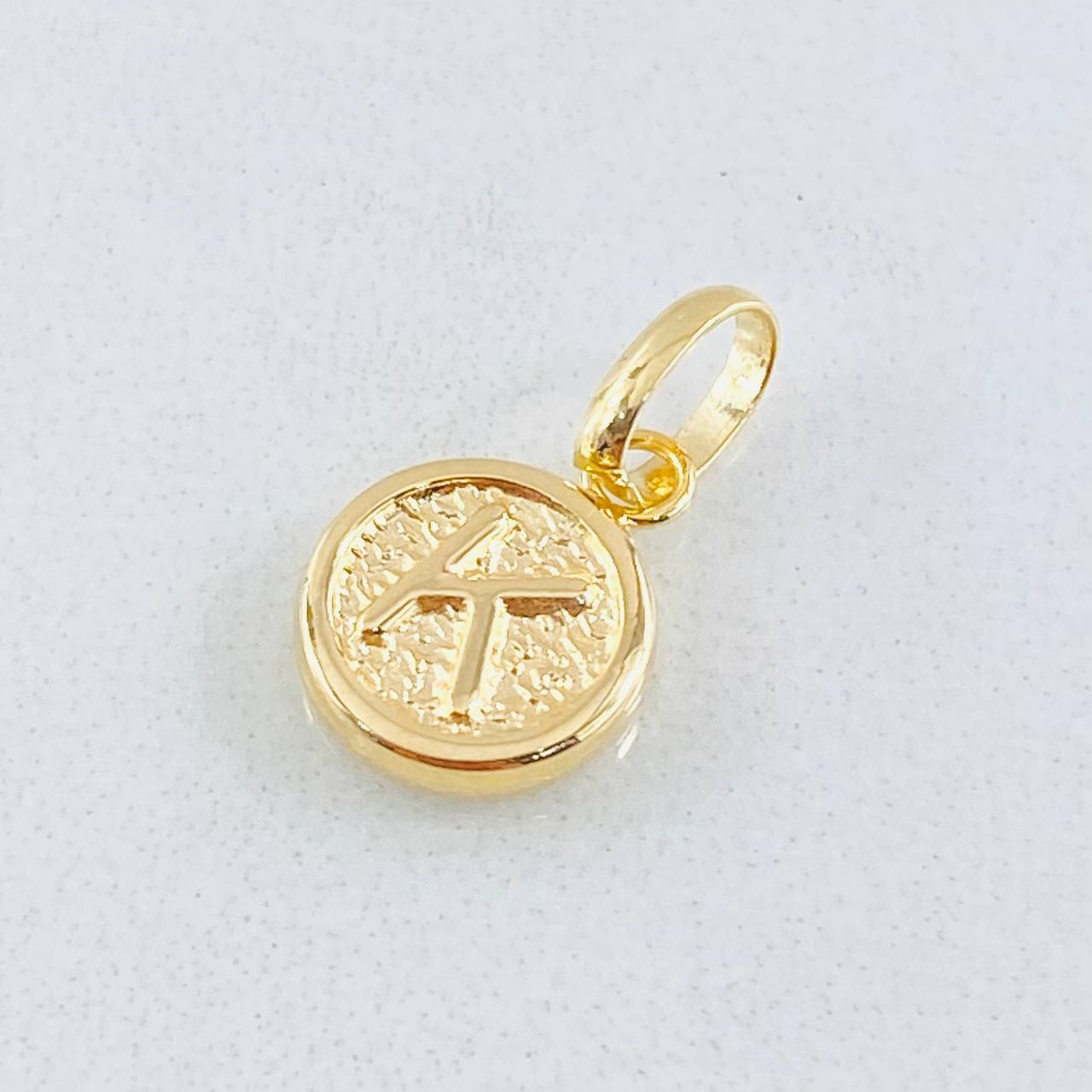 Dije Letra K 0.4gr / 1.5cm / Oro Amarillo 18K