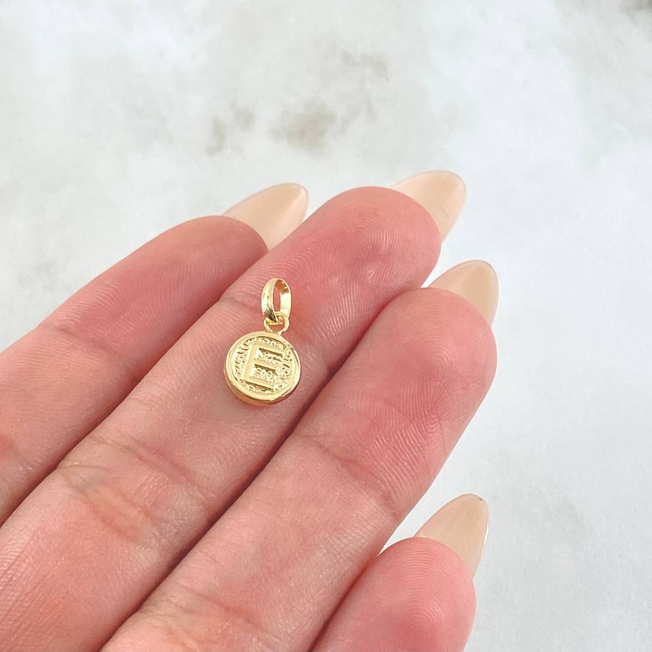 Dije Letra E 0.35gr / 1.5cm / Oro Amarillo 18K