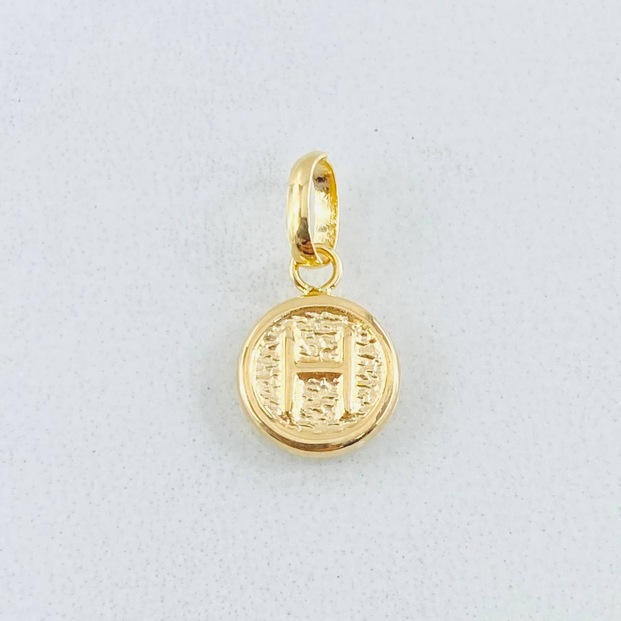 Dije Letra H 0.4gr / 1.5cm / Oro Amarillo 18K