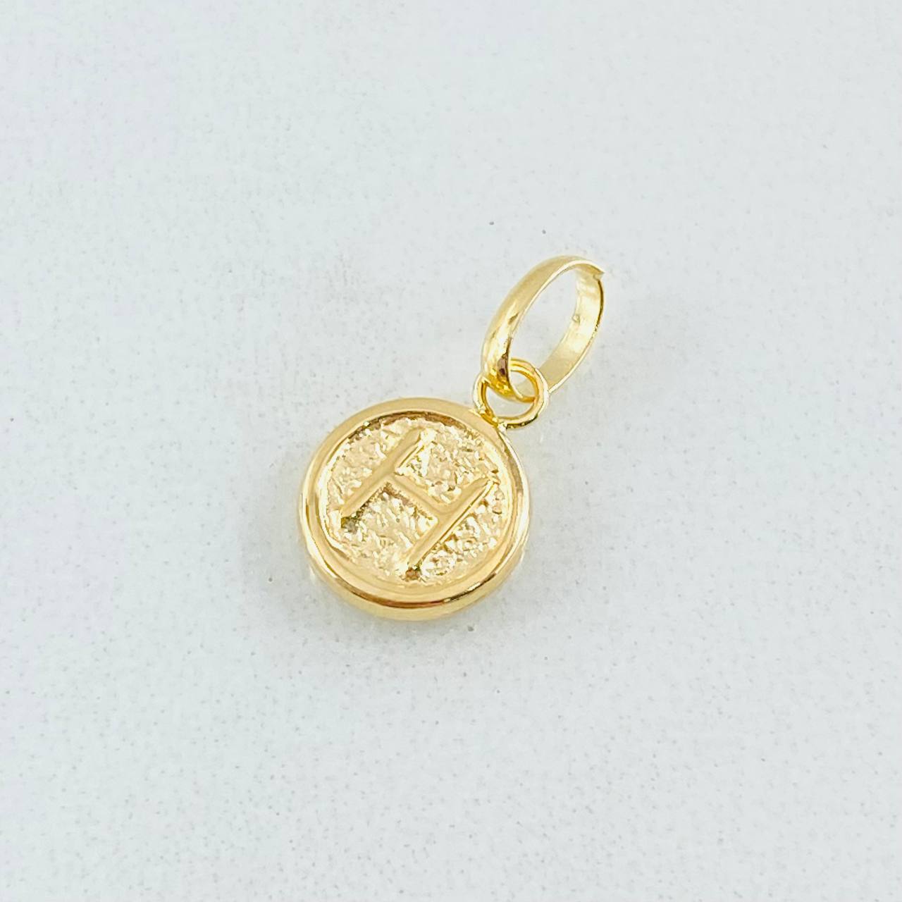 Dije Letra H 0.4gr / 1.5cm / Oro Amarillo 18K