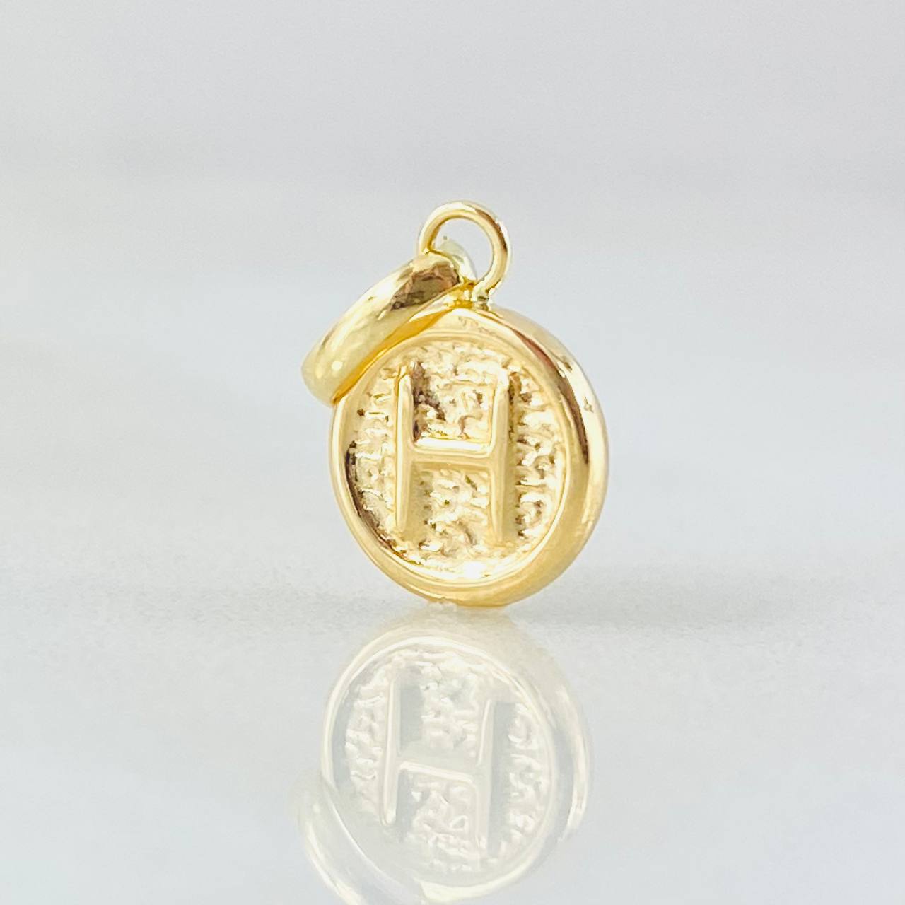 Dije Letra H 0.4gr / 1.5cm / Oro Amarillo 18K
