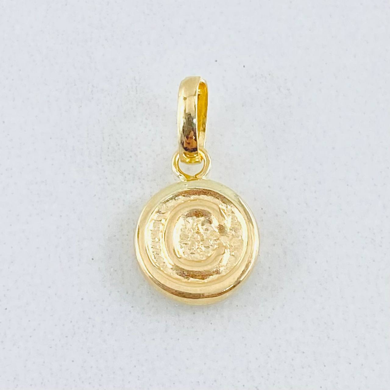 Dije Letra C 0.35gr / 1.5cm / Oro Amarillo 18K