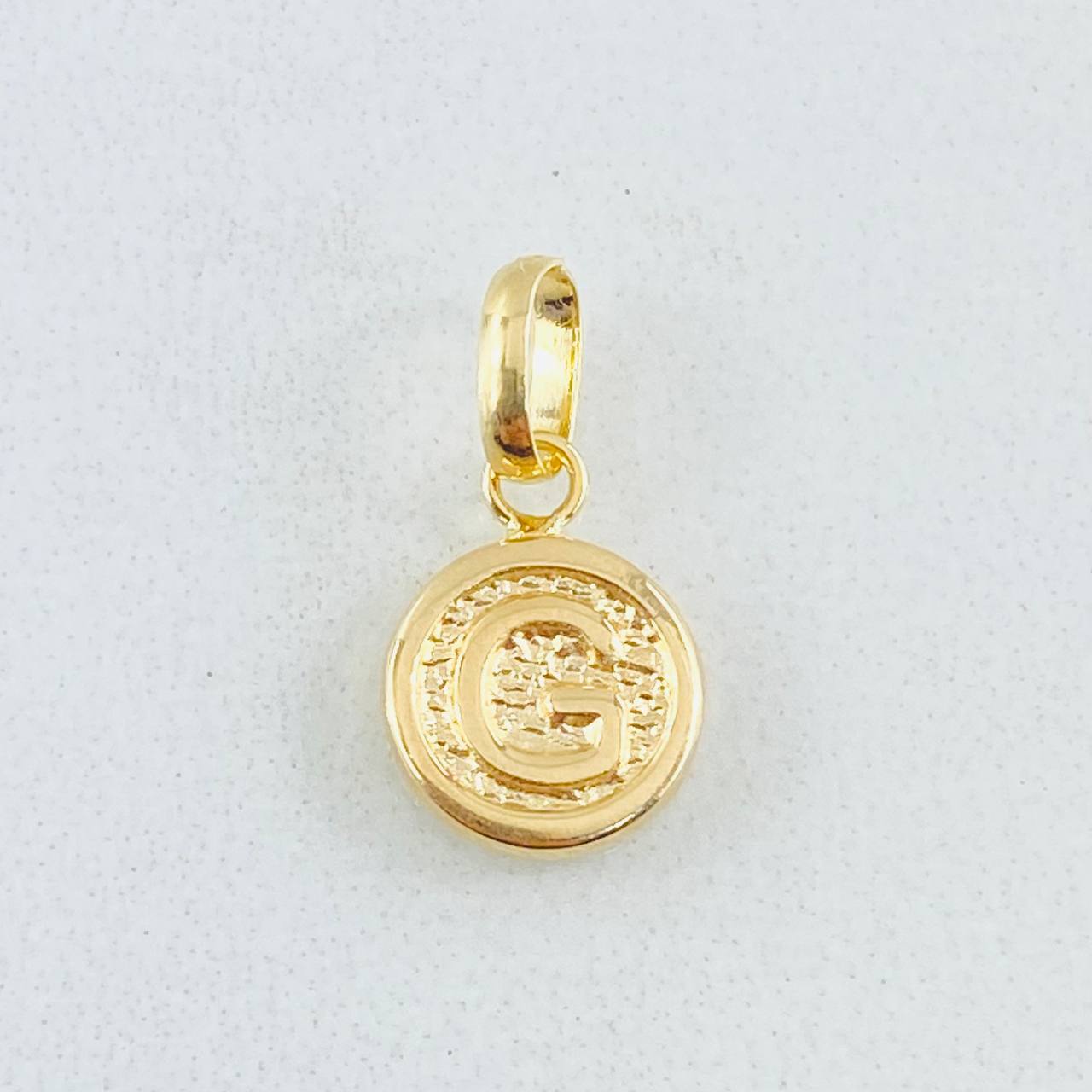 Dije Letra G 0.35gr / 1.4cm / Oro Amarillo 18K