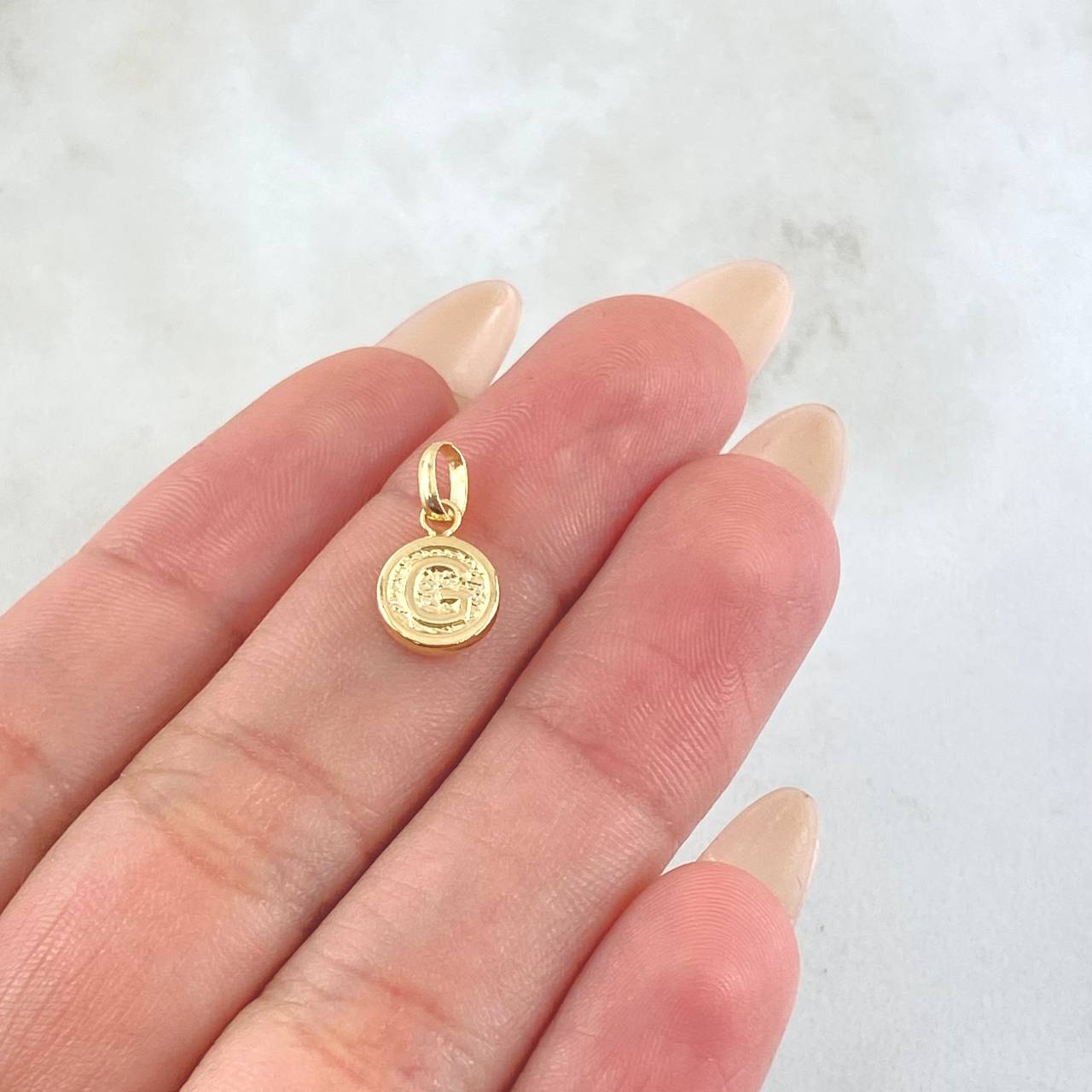 Dije Letra G 0.35gr / 1.4cm / Oro Amarillo 18K
