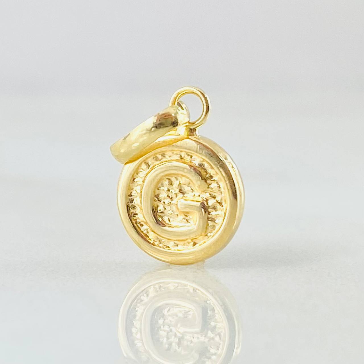 Dije Letra G 0.35gr / 1.4cm / Oro Amarillo 18K