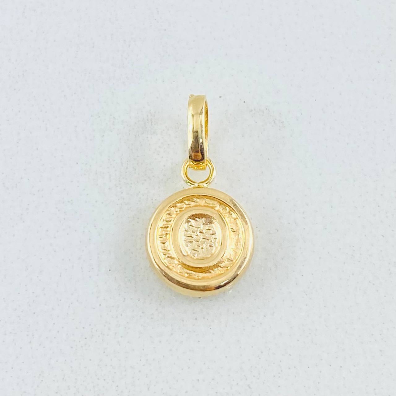 Dije Letra O 0.4gr / 1.5cm / Oro Amarillo 18K