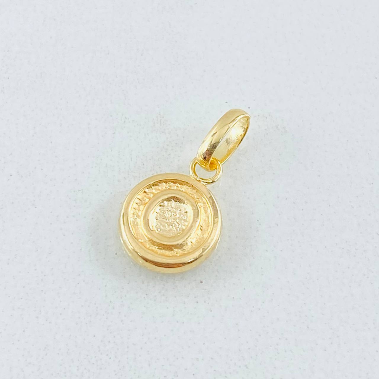 Dije Letra O 0.4gr / 1.5cm / Oro Amarillo 18K