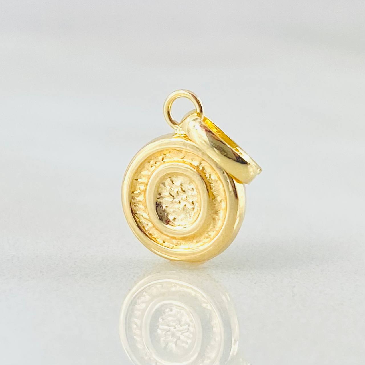 Dije Letra O 0.4gr / 1.5cm / Oro Amarillo 18K