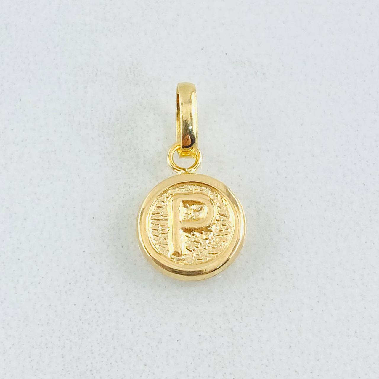 Dije Letra P 0.35gr / 1.5cm / Oro Amarillo 18K