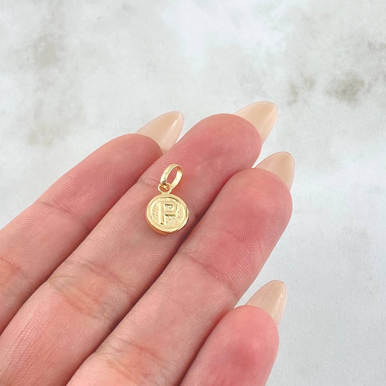 Dije Letra P 0.35gr / 1.5cm / Oro Amarillo 18K
