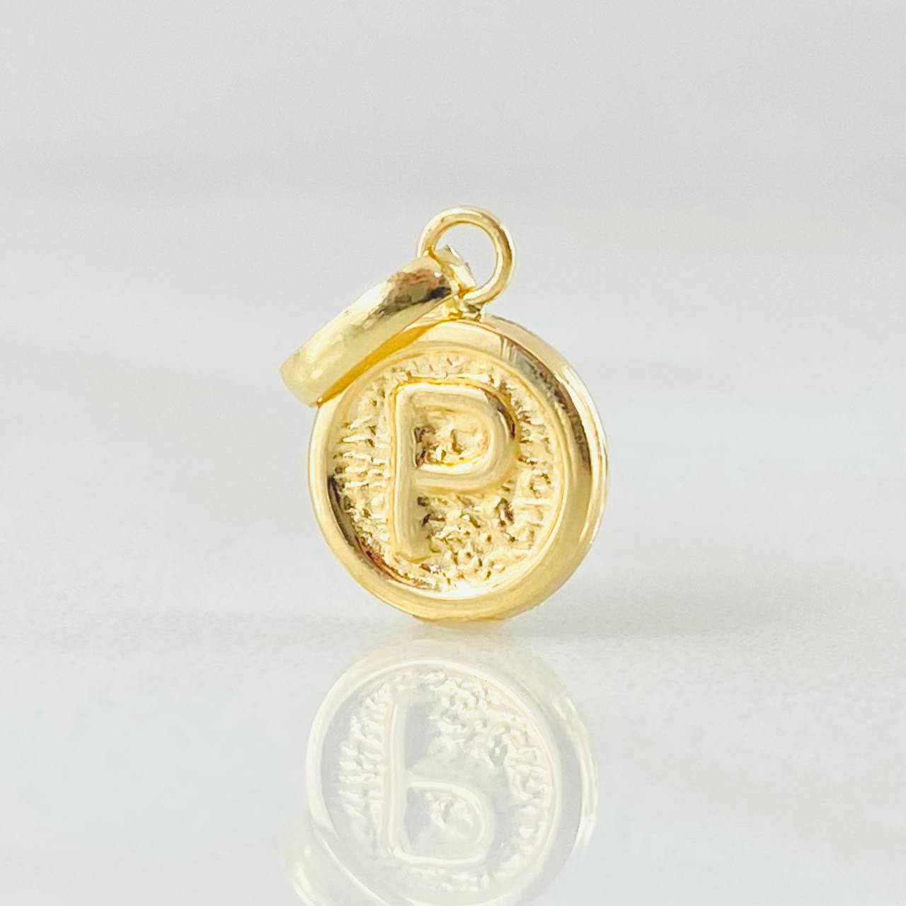 Dije Letra P 0.35gr / 1.5cm / Oro Amarillo 18K